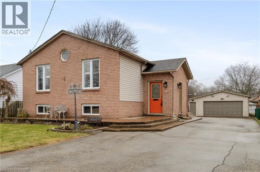 Detached at 71 BARNES Avenue, Brantford
