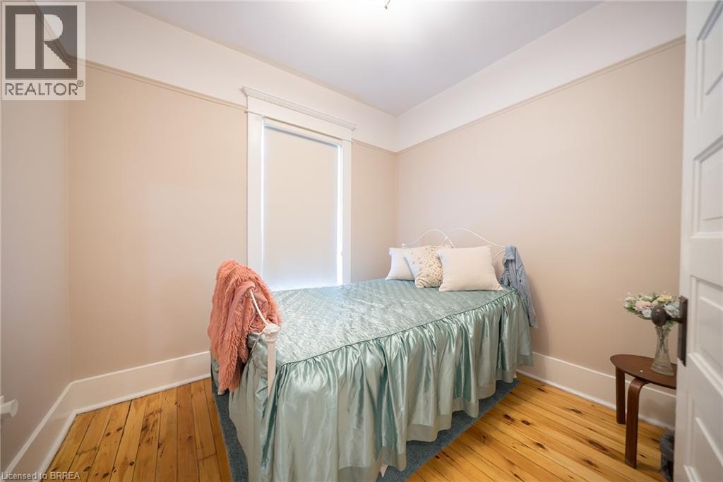 Detached at 8 WILLIAM Street, Brantford