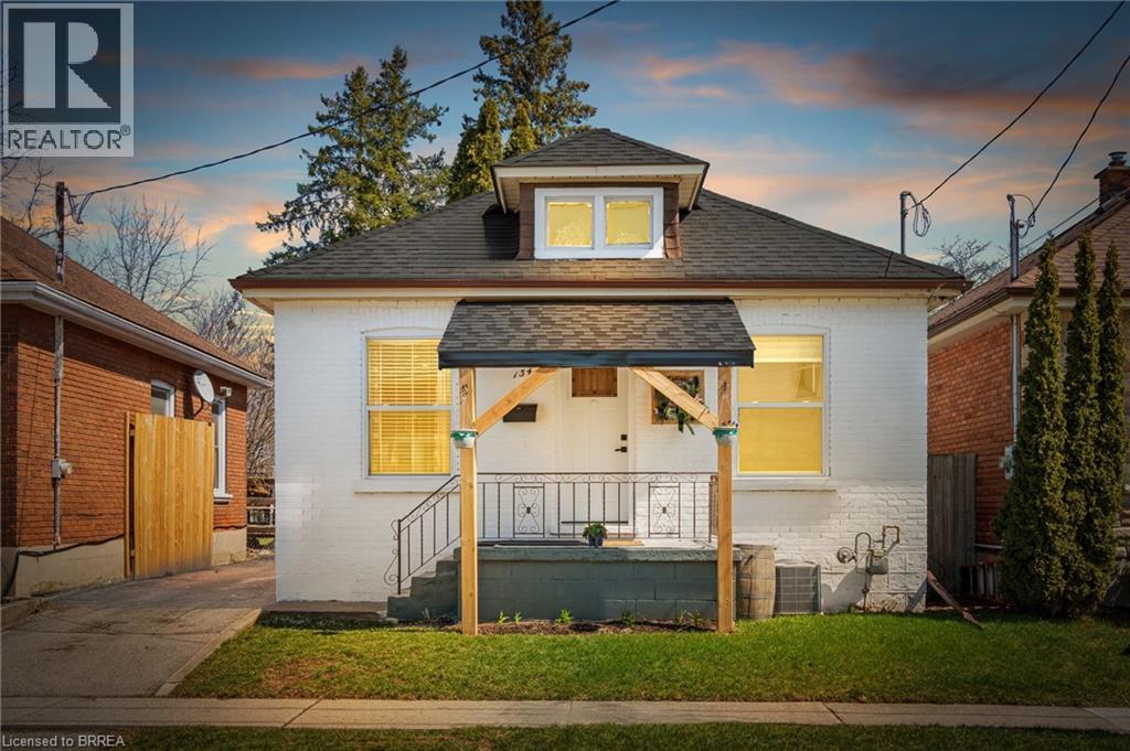 Detached at 134 SUPERIOR Street, Brantford