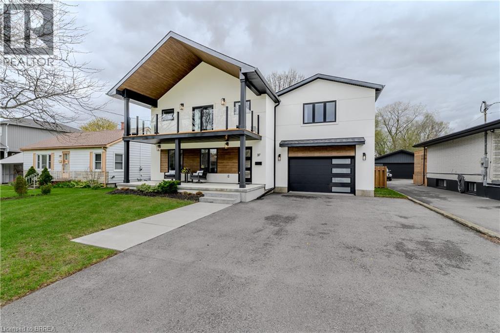 Detached at 37 BARNES Avenue, Brantford
