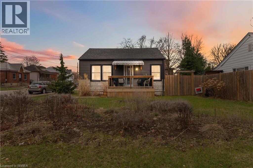 Detached at 213 ELGIN Street, Brantford