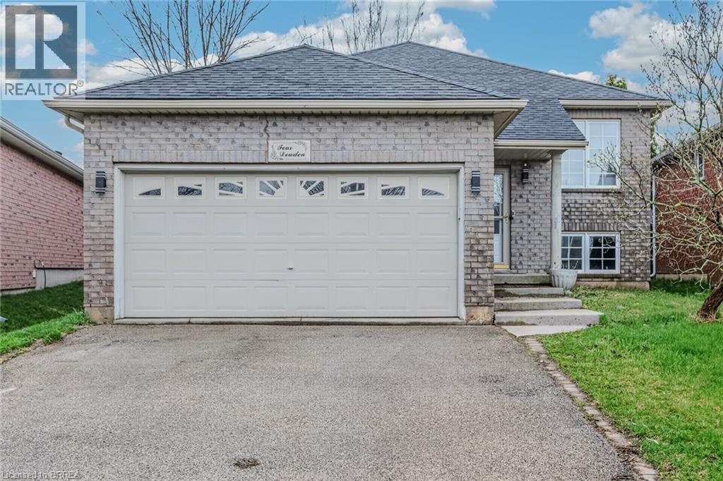 Detached at 4 DOWDEN Avenue, Brantford