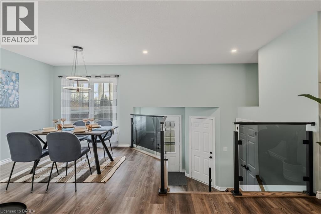 Detached at 4 DOWDEN Avenue, Brantford