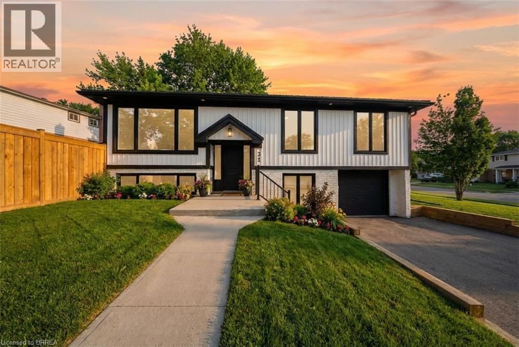 Detached at 31 HILLCREST Avenue, Brantford