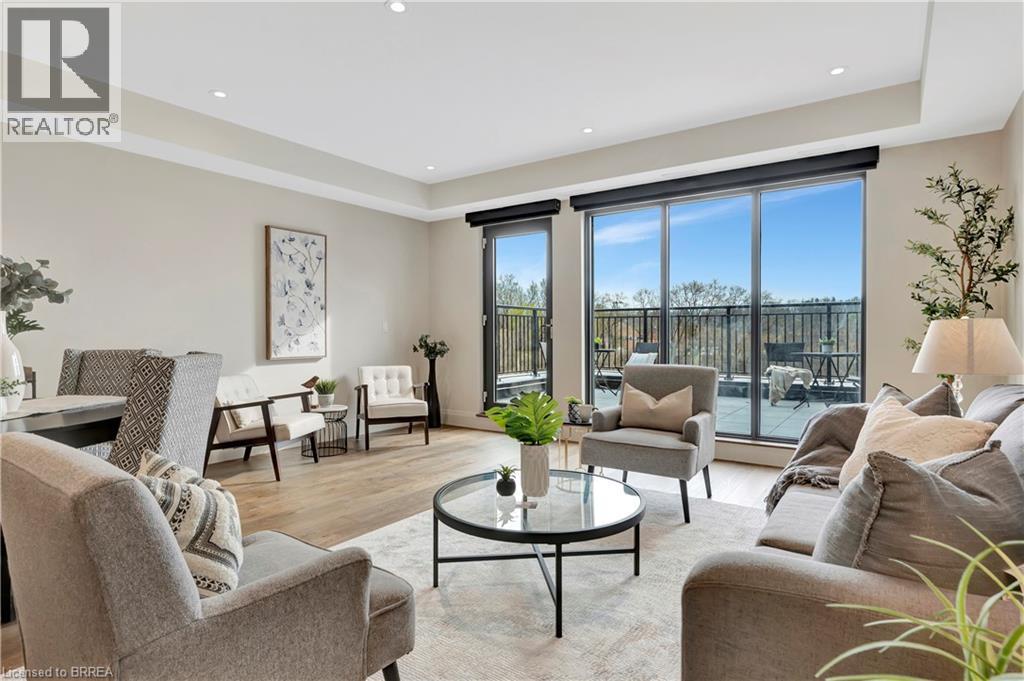 Apartment at 7 GRAND RIVER Street N Unit# 204, Paris
