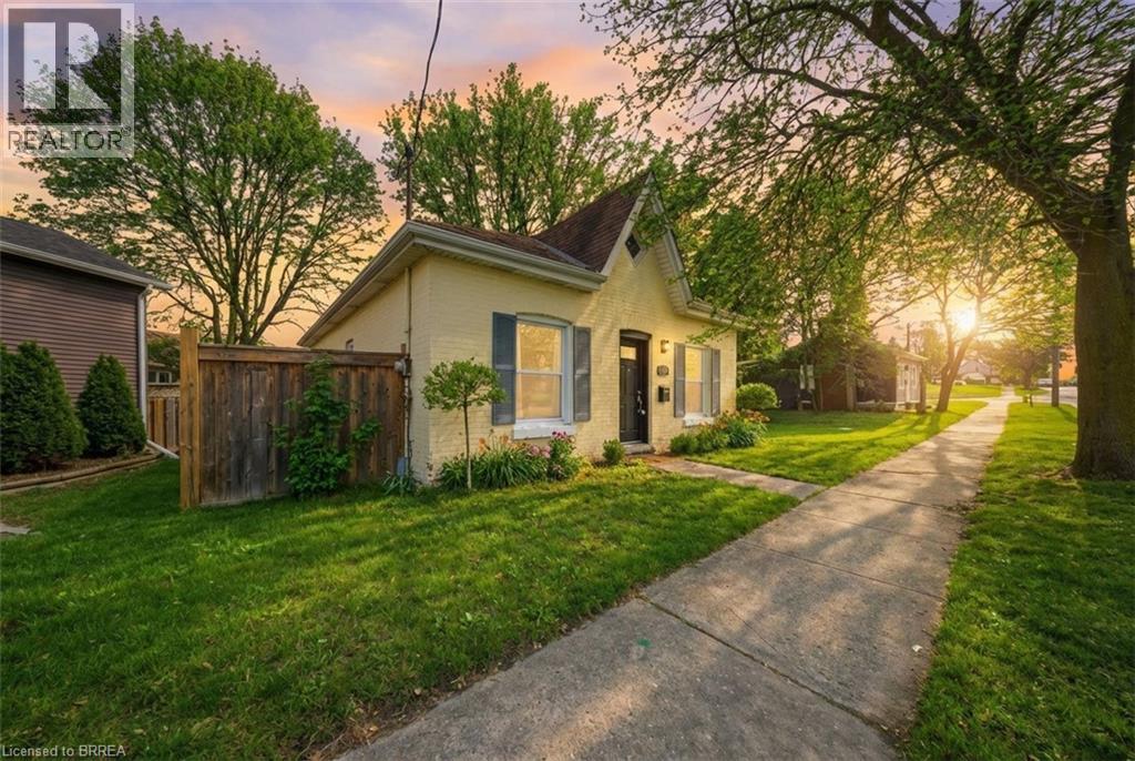 Detached at 38 MOUNT PLEASANT Street, Brantford