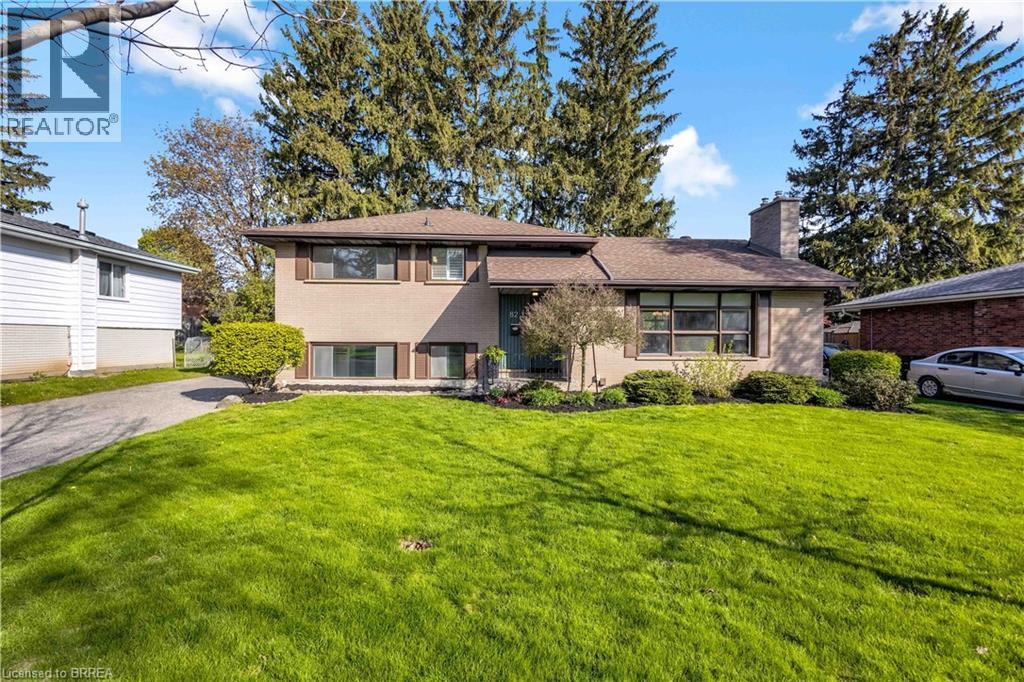 Detached at 82 FORSYTHE Avenue, Brantford
