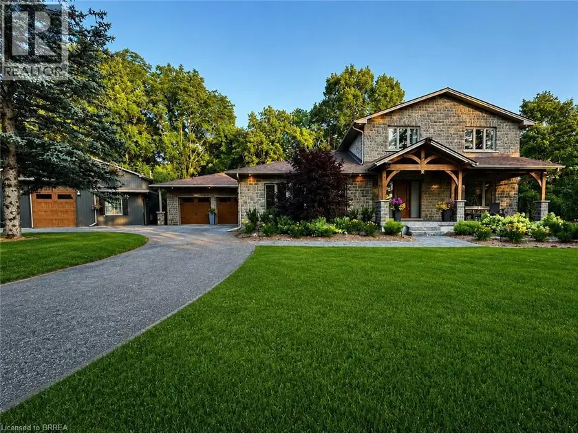Detached at 360 ROBINSON Road, Brantford