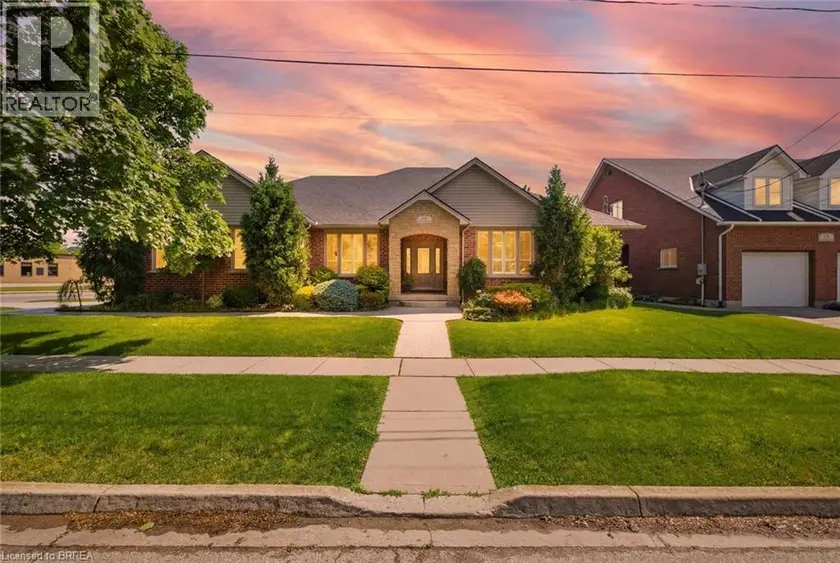Detached at 74 FRANKLIN Street, Brantford