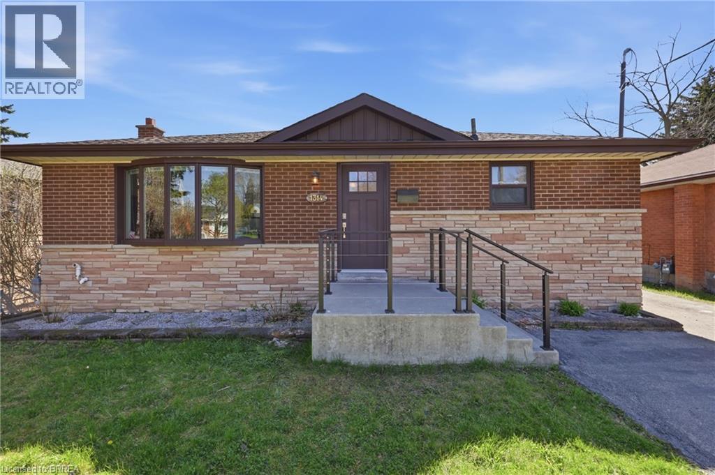 Detached at 1314 FISHER Avenue, Burlington