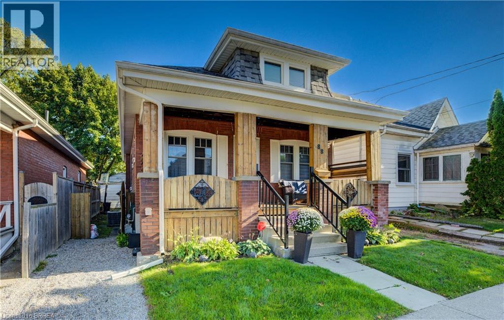 Detached at 88 WALNUT Street, Brantford