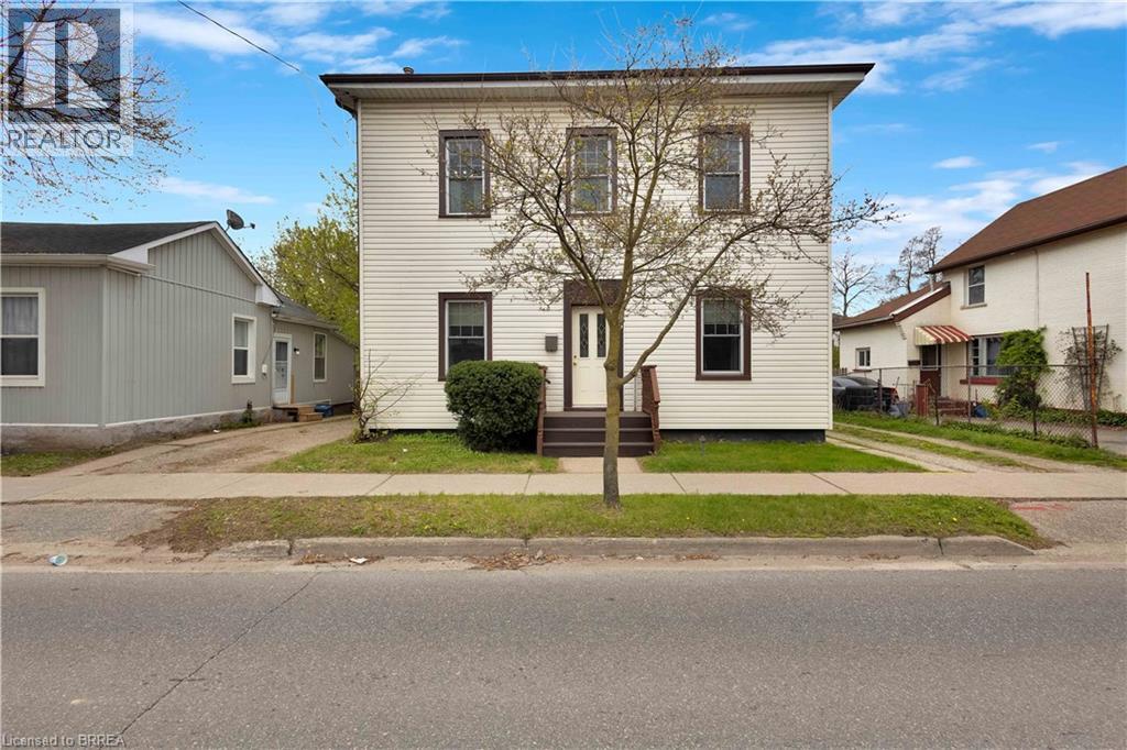 Detached at 303 DALHOUSIE Street, Brantford