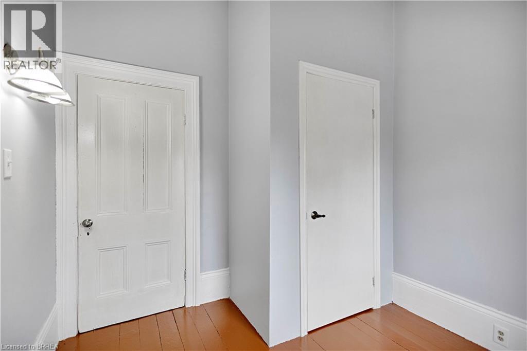 Detached at 303 DALHOUSIE Street, Brantford