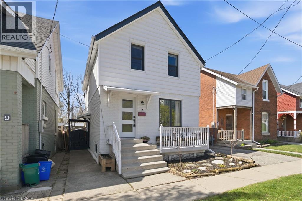 Detached at 7 ONTARIO Street, Brantford