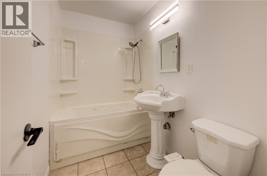 Detached at 37 GLENWOOD Drive, Brantford
