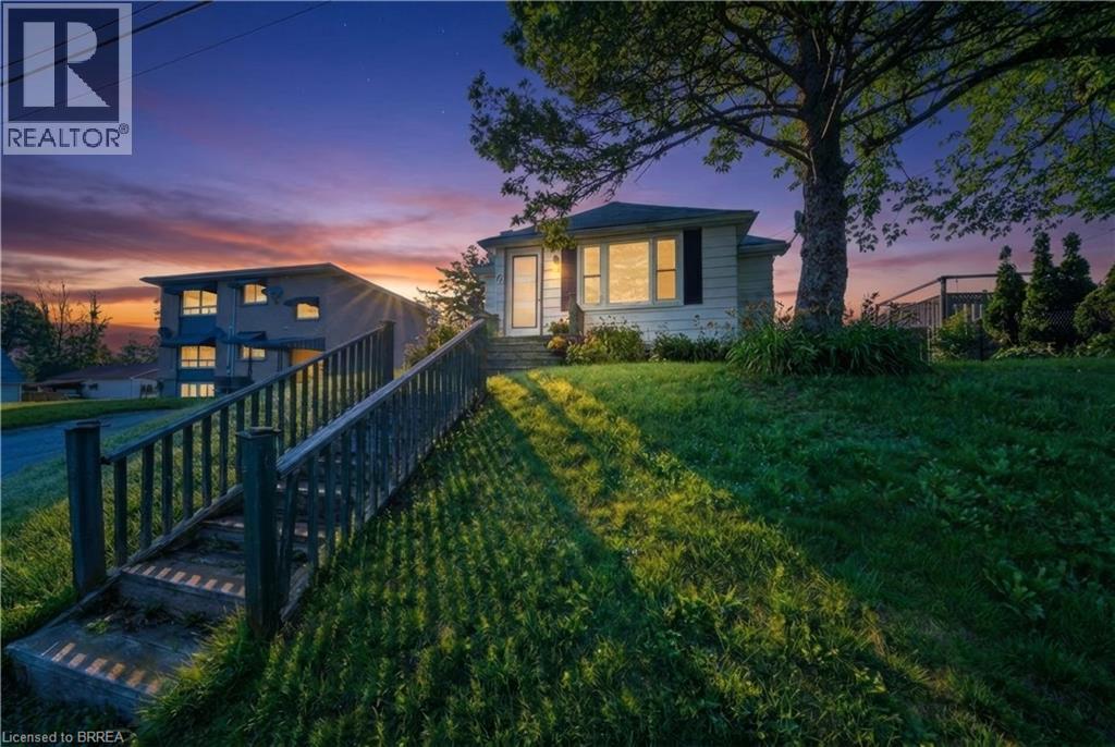 Detached at 71 FOURTH Avenue, Brantford