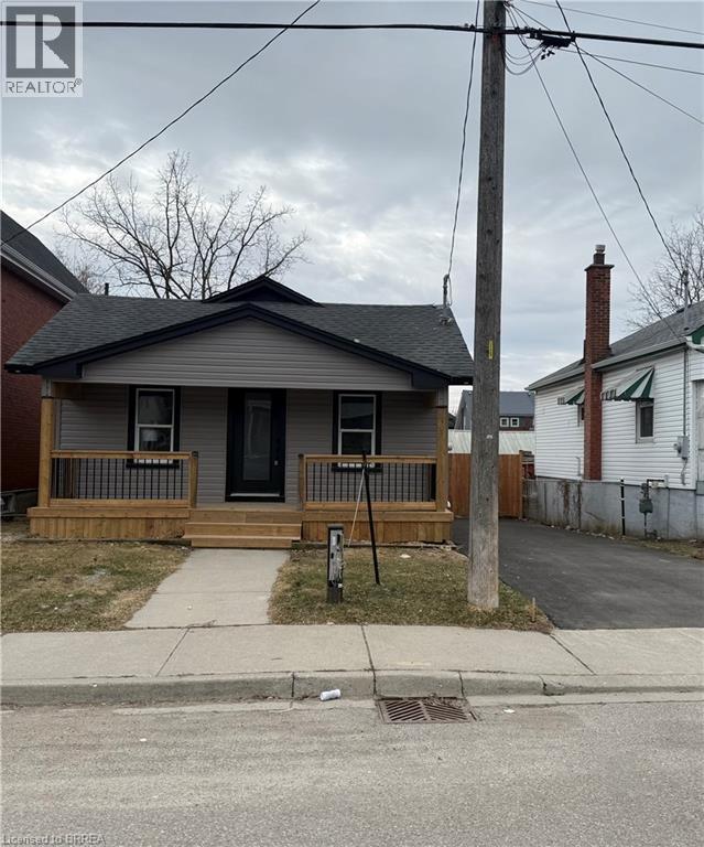 Detached at 111 VICTORIA Street, Brantford