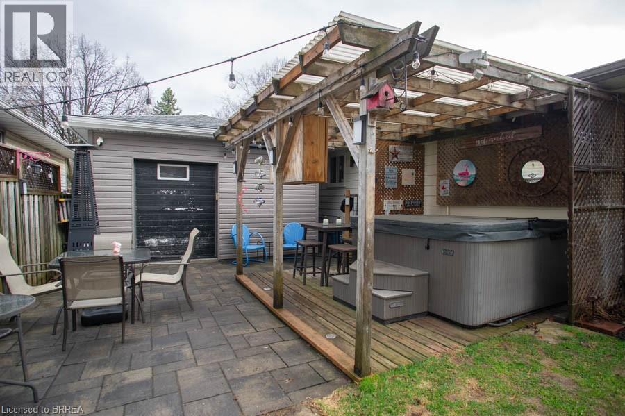 Detached at 102 CENTURY HILL Drive, Kitchener