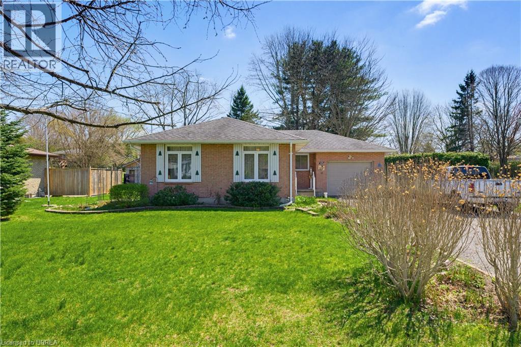 Detached at 65 LYNDHURST Avenue, Pine Grove