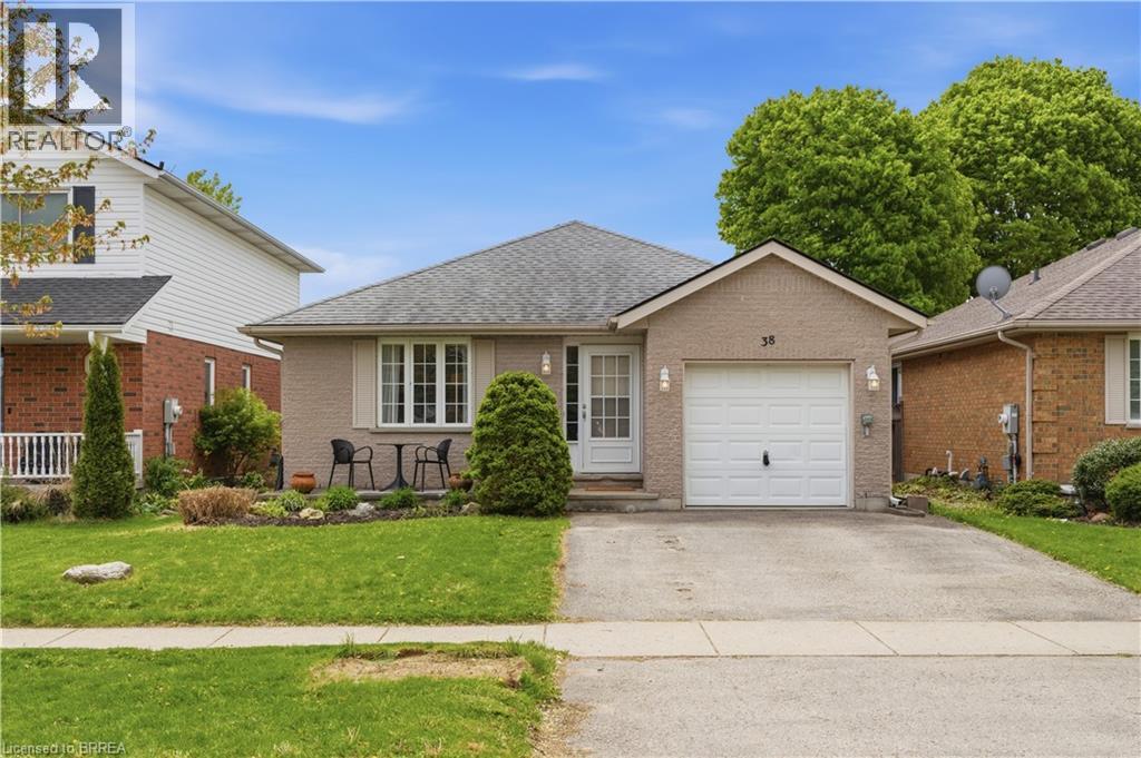 Detached at 38 CARDINAL Drive, Woodstock