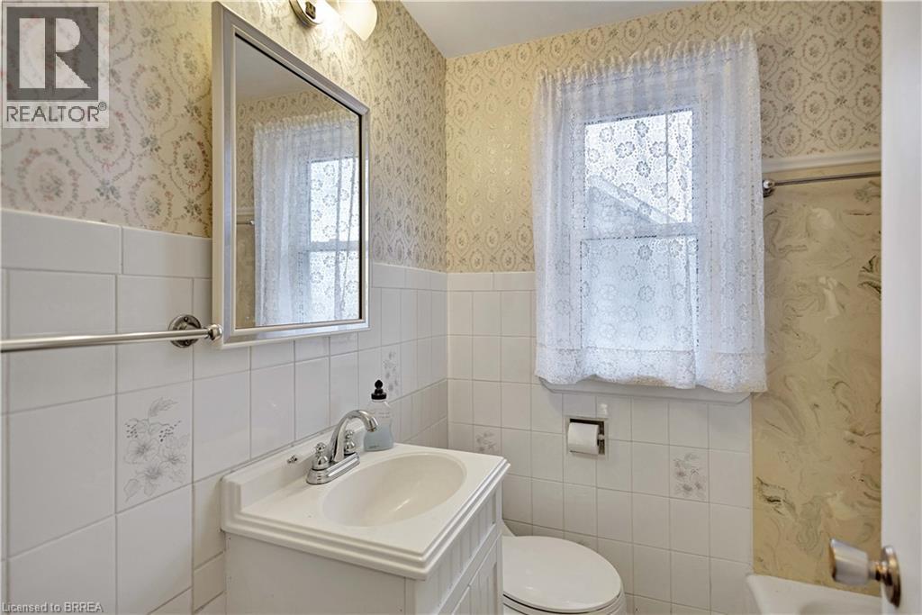Detached at 140 TERRACE HILL Street, Brantford