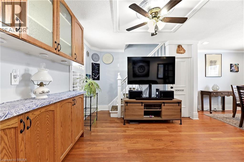 Detached at 23 BRITANNIA Avenue, Hamilton