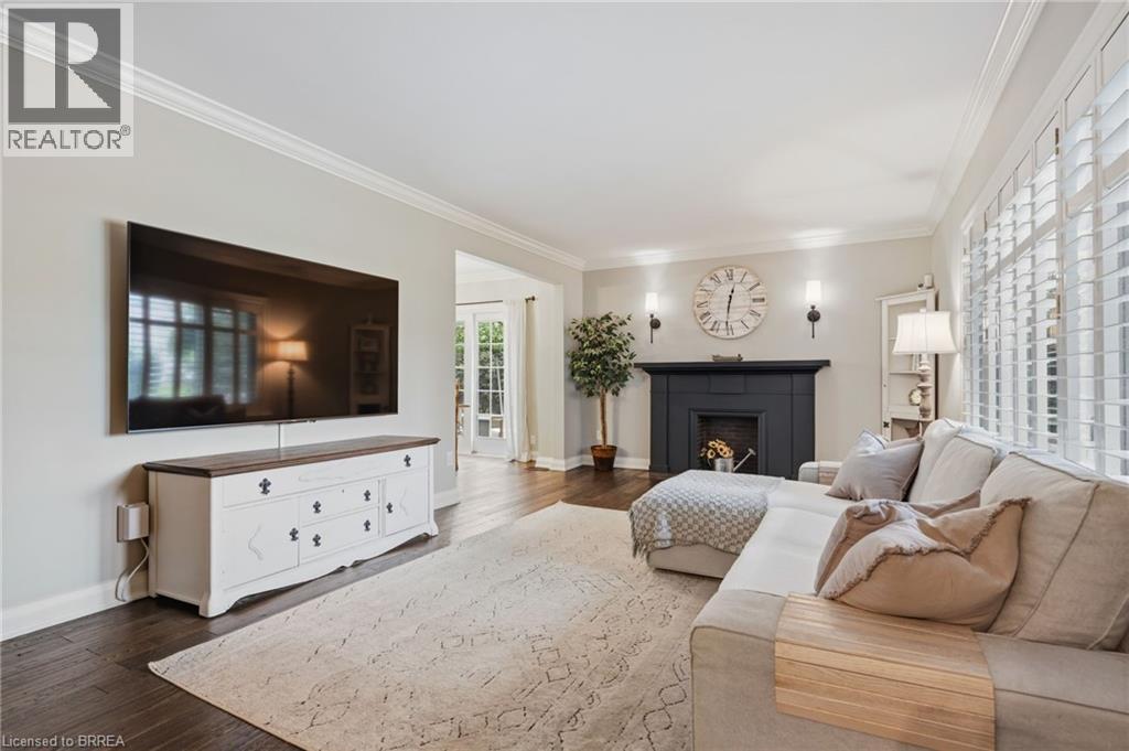 Detached at 35 GOLFDALE Road, Brantford