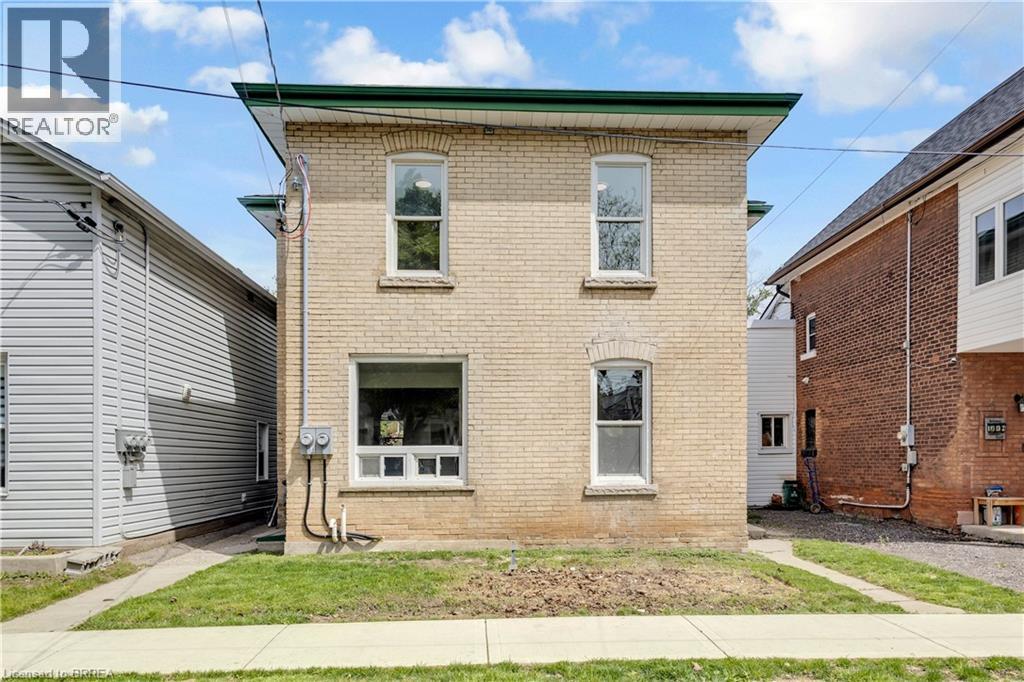 Detached at 212 CHATHAM Street, Brantford