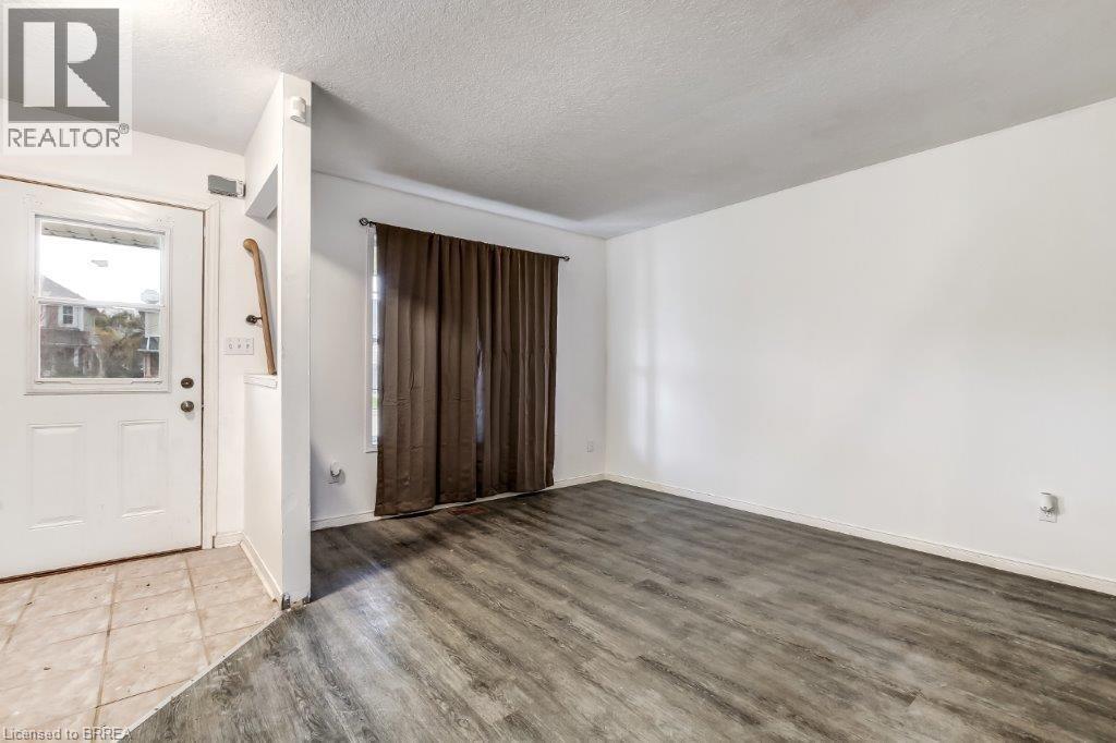 Detached at 17 STOWE Terrace, Brantford