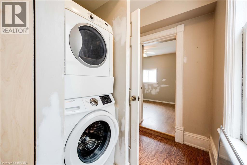 Detached at 300 DALHOUSIE Street, Brantford