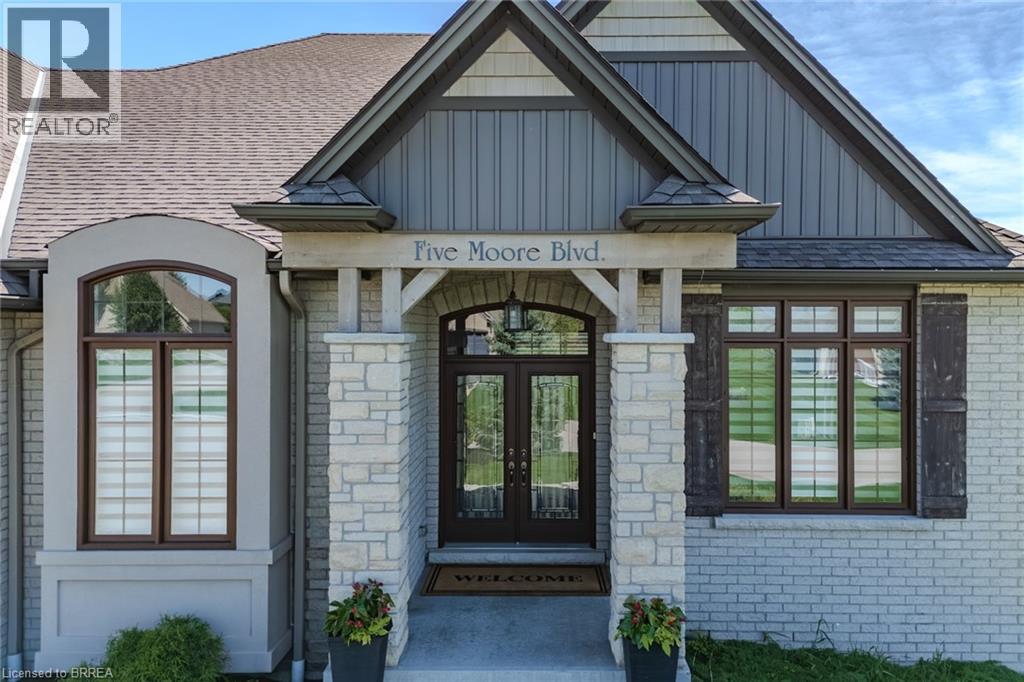 Detached at 5 MOORE Boulevard, Brantford