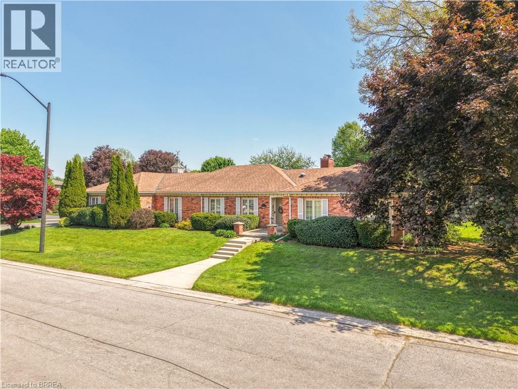 Detached at 3 FIELDSTONE Circle, Brantford