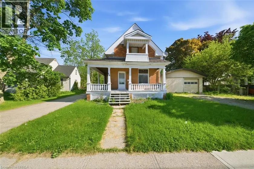 Detached at 816 COLBORNE Street E, Brantford