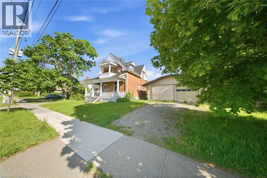 Detached at 816 COLBORNE Street E, Brantford