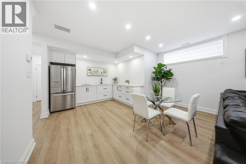 Detached at 422 MOUNT PLEASANT Road, Brantford