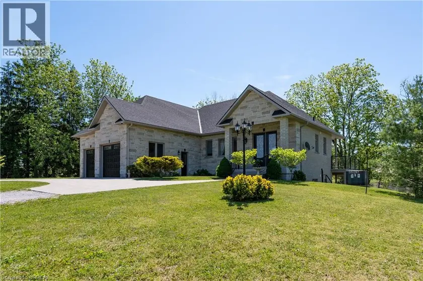 Detached at 136-160 MECHANIC Street W, Waterford