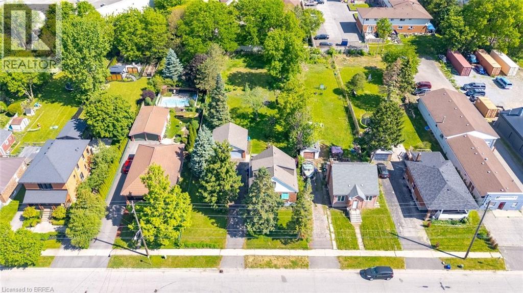 Detached at 26 ALICE Street, Brantford