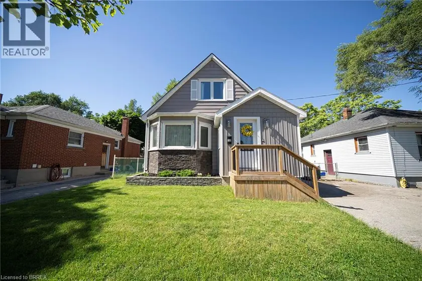 Detached at 32 ELMWOOD Avenue, Brantford