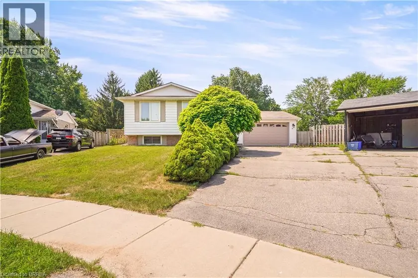 Detached at 14 THISTLEDOWN Drive, Brantford