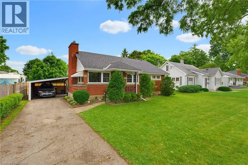 Detached at 84 DUNDAS Street W, Paris