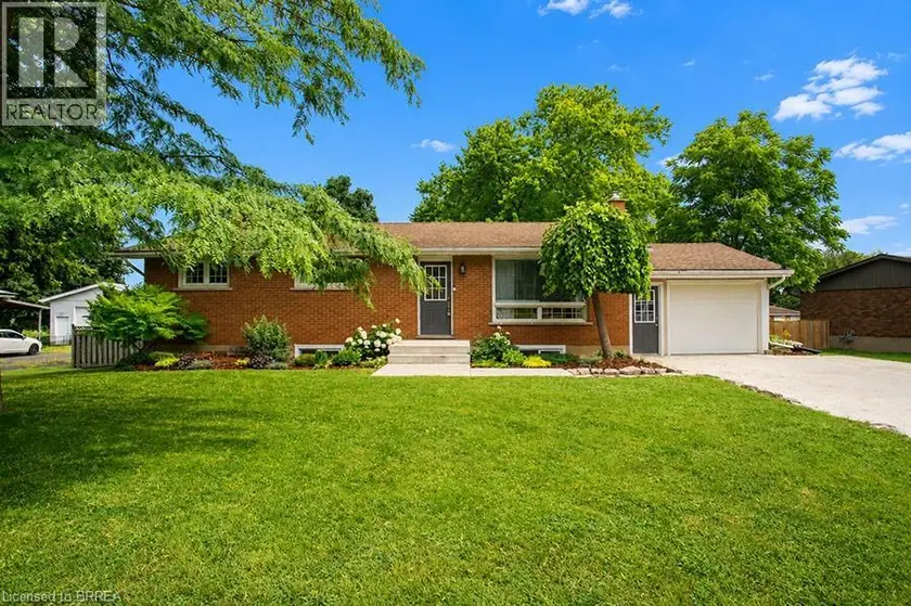 Detached at 41 PINEHILL Drive, Brantford