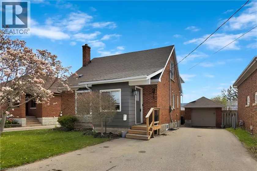 Detached at 371 OTTAWA Street S, Kitchener