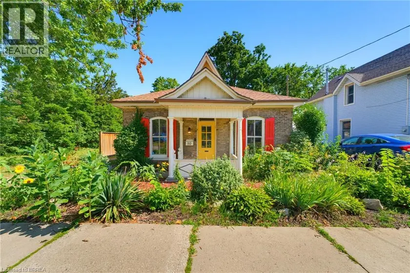 Detached at 89 DUNDAS Street, Brantford