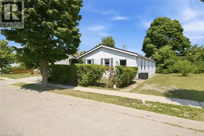 Detached at 8 RUSSELL Street, Brantford