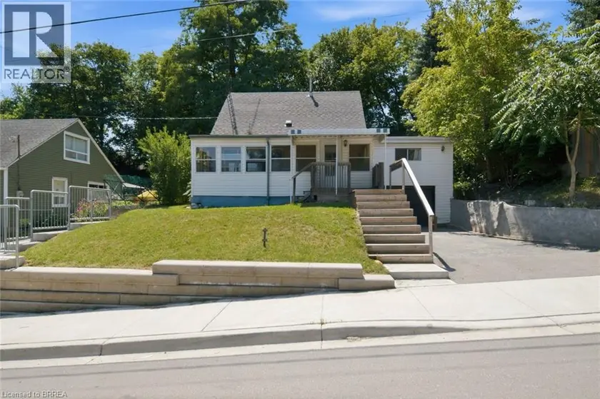 Detached at 42 DUNDAS Street E, Brantford