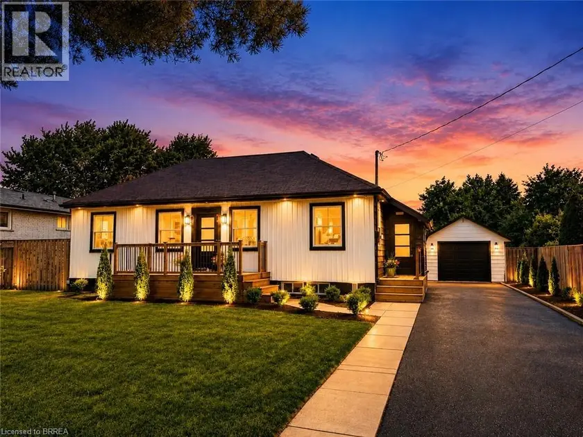 Detached at 92 FAIRVIEW Drive, Brantford