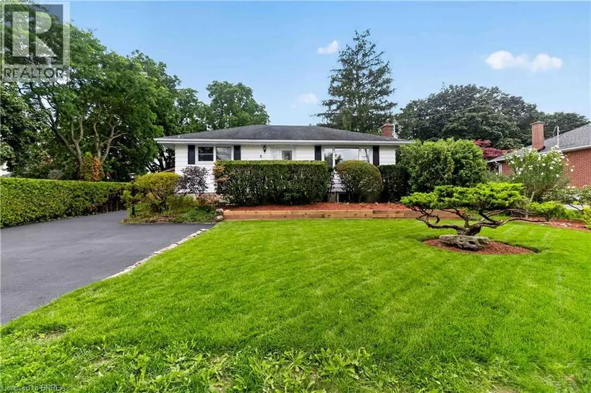 Detached at 8 AVONDALE Crescent, Brantford