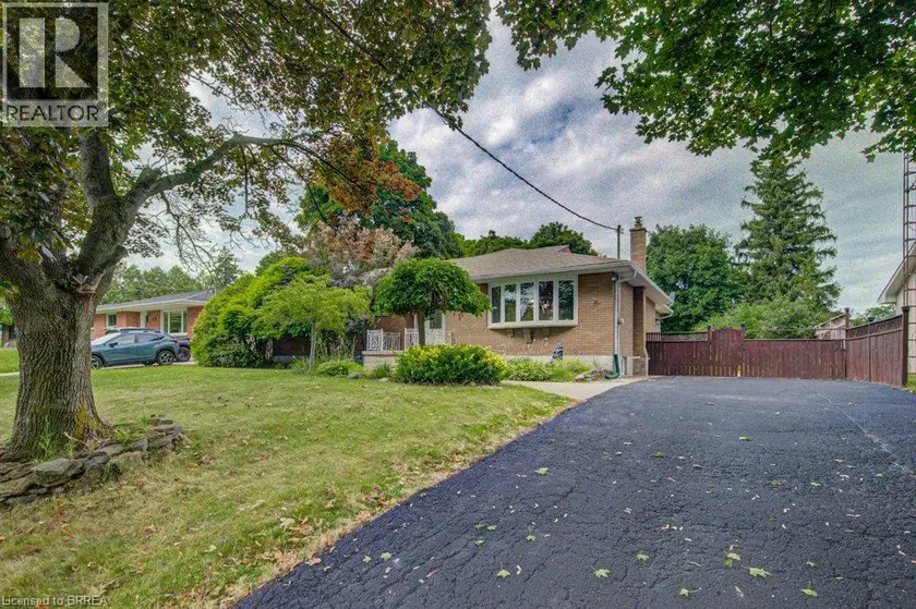 Detached at 6 BAYLY Drive, Paris