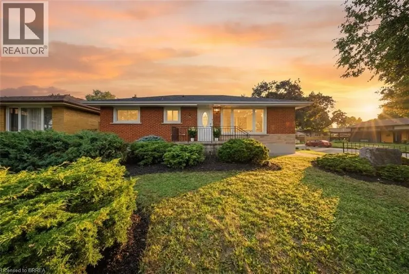 Detached at 2 FRONTENAC Avenue, Brantford
