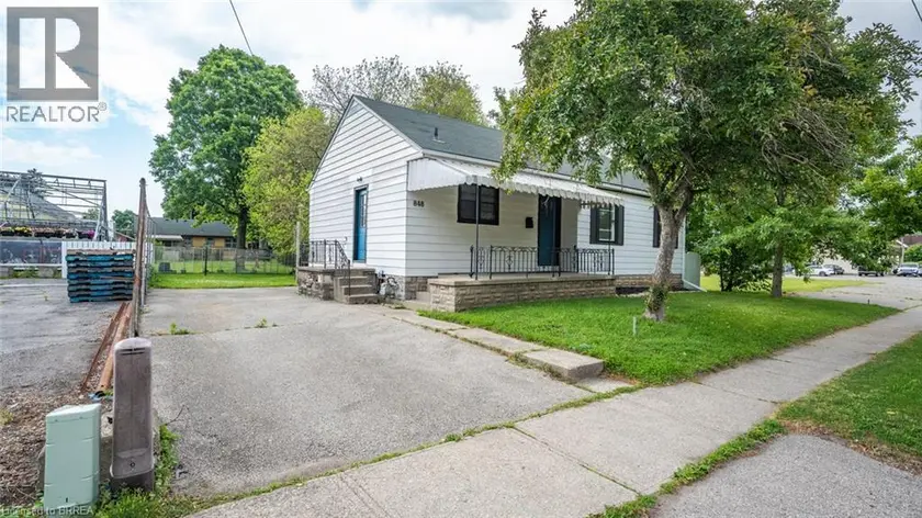 Detached at 848 COLBORNE Street E, Brantford